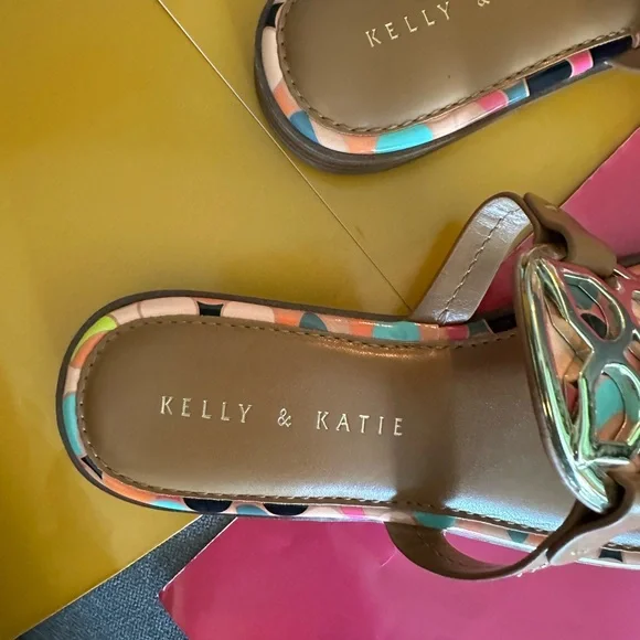 Kelly & Katie Brown Sandals with Medallion Detail - Picture 3 of 6